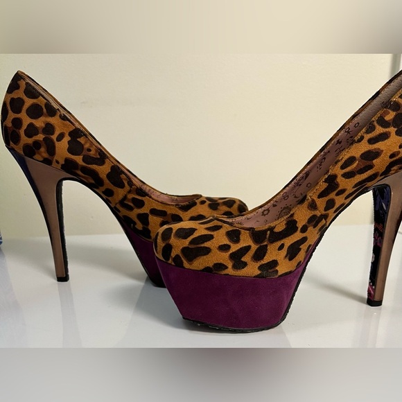 Betseyville Gracie Leopard Purple
Platform Stiletto 5 1/2 inch Heel size 7 EUC - Picture 6 of 11